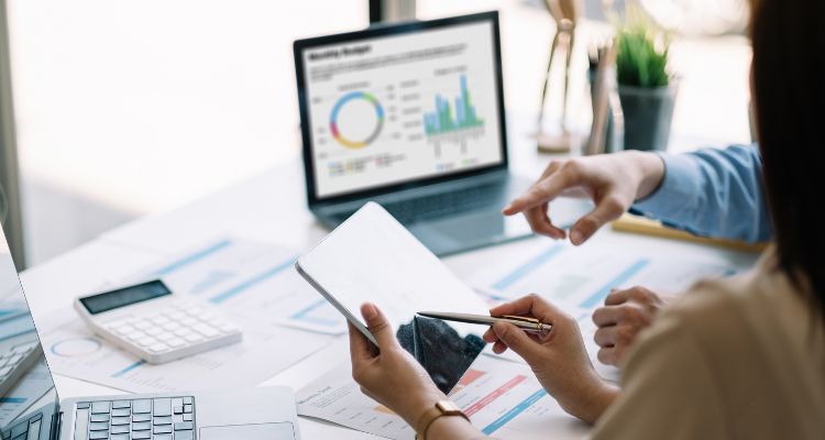 05 Navigating E-commerce Trends for New Entrepreneurs